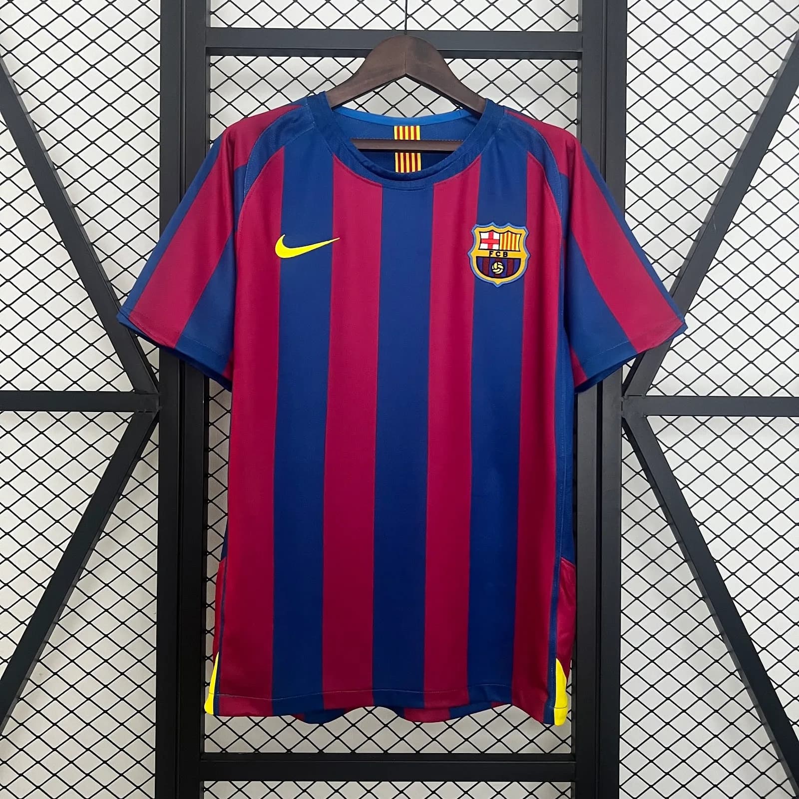 Camiseta Barcelona – Titular Retro – 2005-06