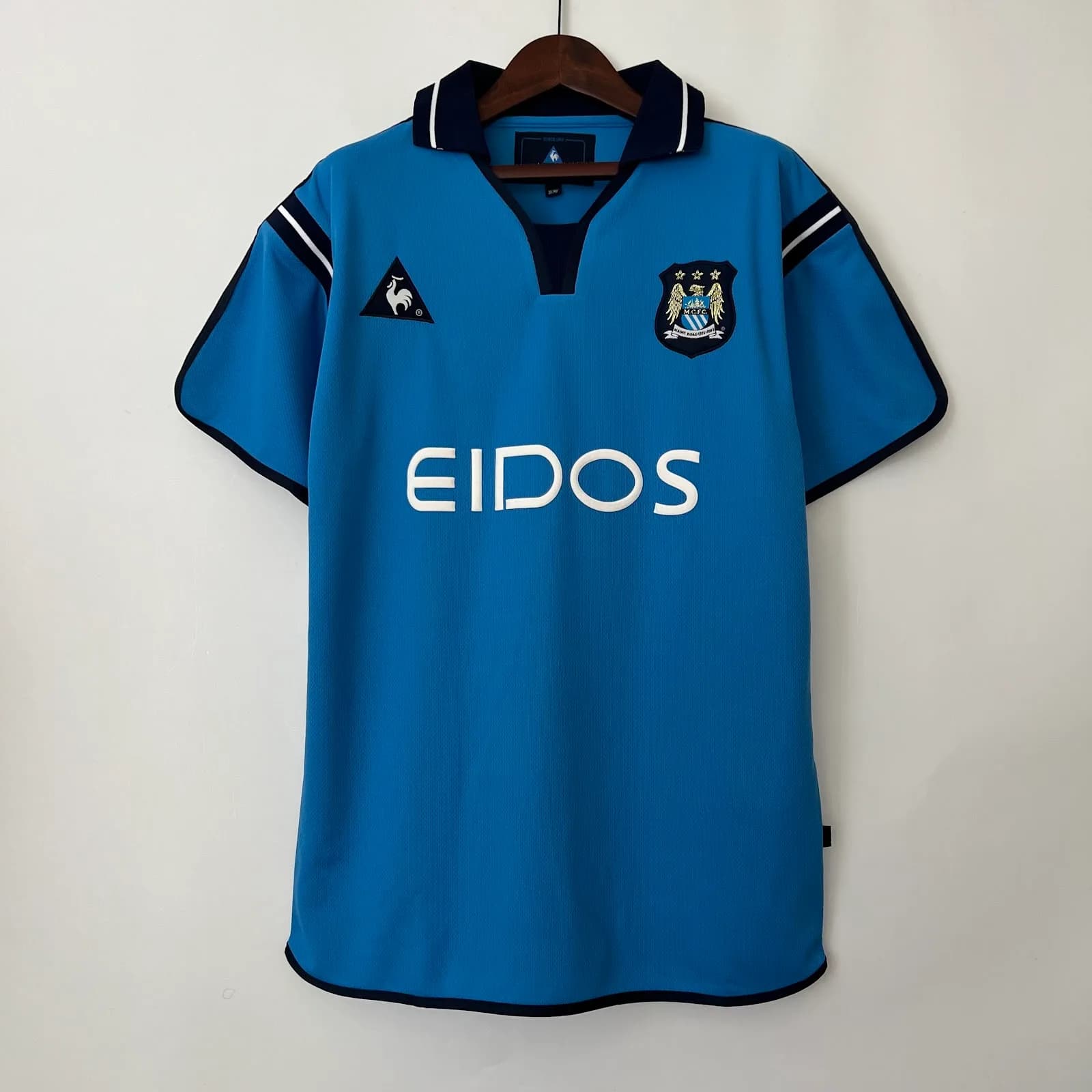 Camiseta Manchester City – Titular retro con patrocinadores – 2001-02