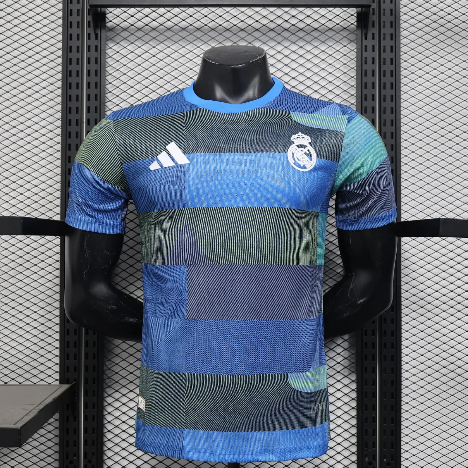 Camiseta Real Madrid – Entrenamiento versión jugador – 2025-26
