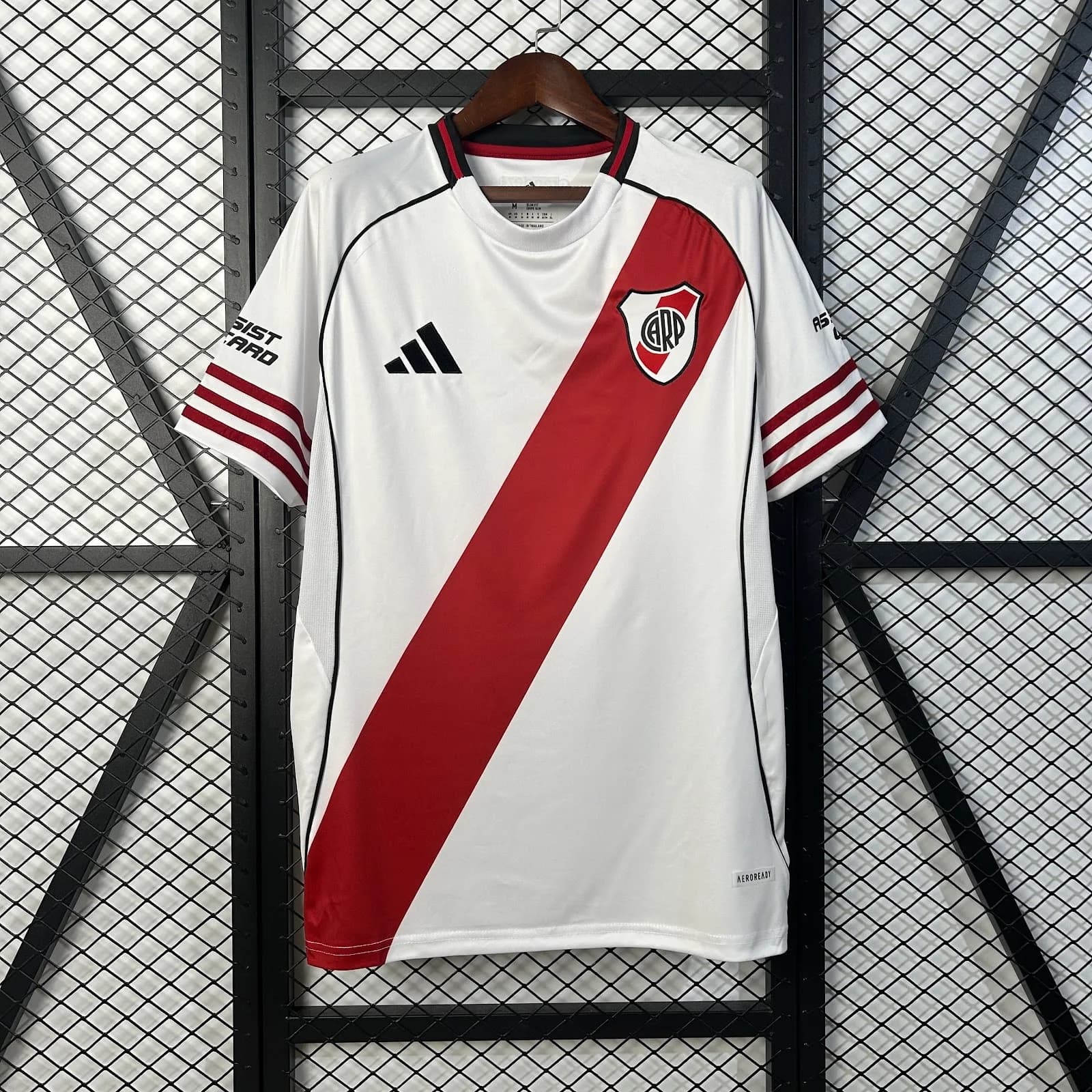Camiseta River Plate – Titular con patrocinadores – 2025-26