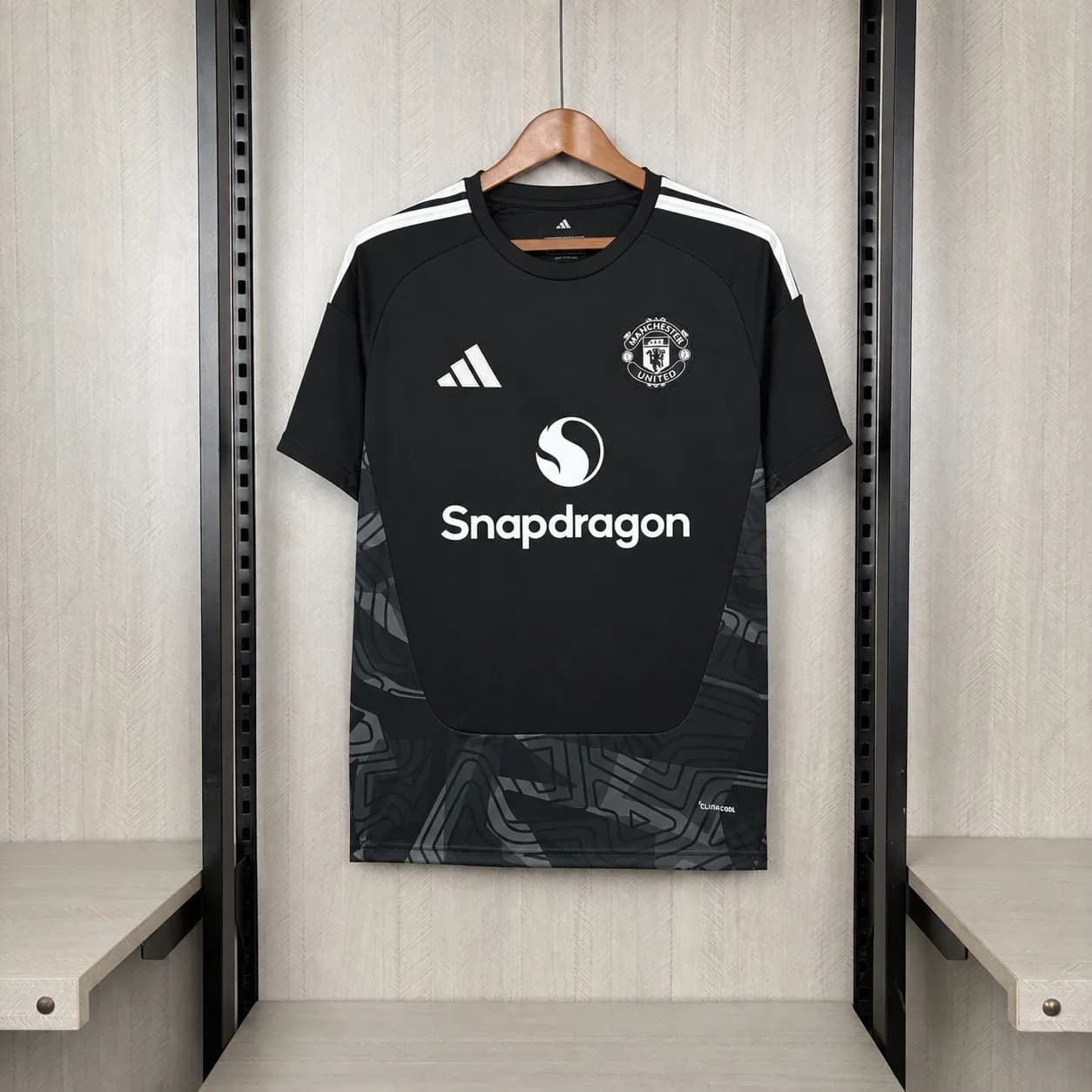 Camiseta Manchester United – Entrenamiento negra con patrocinadores – 2026-27
