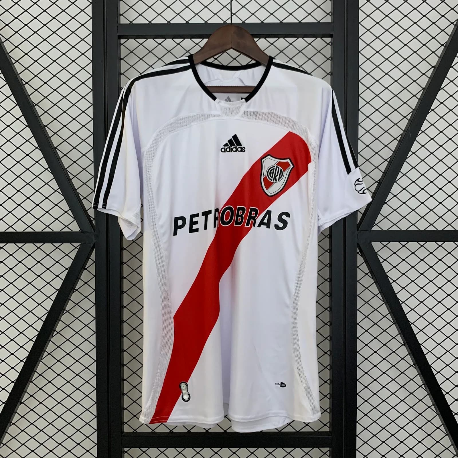 Camiseta River Plate – Titular Retro con patrocinadores – 2006-07